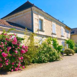 ECOLE DE MATHUNA Chambre d hotes familiale sejour calme avec piscine et jardin, hotel in Marigny-Brizay