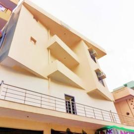Hotel Station View Mughalsarai by ShriGo Hotels, hotel in Mughal Sarāi