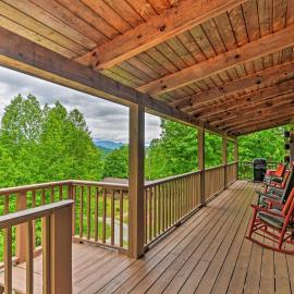 Bryson City Cabin w/ Hot Tub, Views & Pool Table!, Hotel in Bryson City