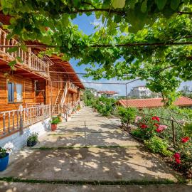 Guest House Luiza, hotel en Borsh