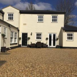 3 BR Ensuite Cottage Private Garden Parking Near St Neots, hotel in Saint Neots