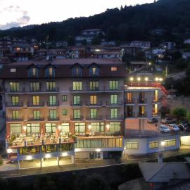 HOTEL COLLI FIORITI, hotel v destinácii Nebbiuno