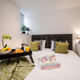 Charles Alexander Short Stay - Windmill House Apartments, hotel em Lytham St Annes