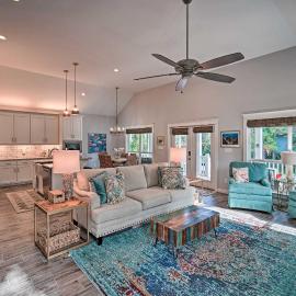 Quiet Fisherman's House w/ Hot Tub + Tropical Bar!