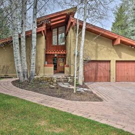 Luxe Sun Valley Retreat w/ Hot Tub, 3 Mi to Resort, hotel en Sun Valley