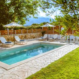 Villa Archontiki I - Private Pool, Hotel in Vryses