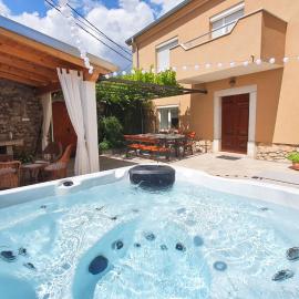 Barac Family Holiday Home, Hotel in Grižane