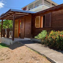 Bungalow les Cerisiers, hotel in Bouillante