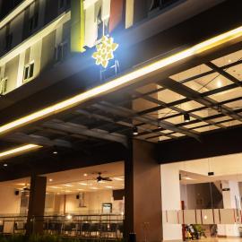 Lynn Hotel Serang, hotel v destinaci Serang