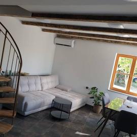 Secluded cottage in an orchard, island Pasman, hotel in Mrljane