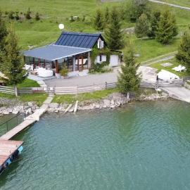 Traditional Casa Pescarului langa lac cu ponton, hotel in Colibiţa