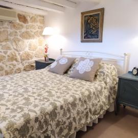 Cozy stone house، فندق في Sikéa