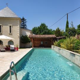 Domaine de Larchey & son restaurant - Bordeaux Sud, hotel u gradu 'Saint-Médard-dʼEyrans'