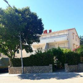 Apartments Kraljić, hotell i Baška