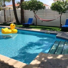 Villa Andy-350 m from the beach, hotel din Larnaca