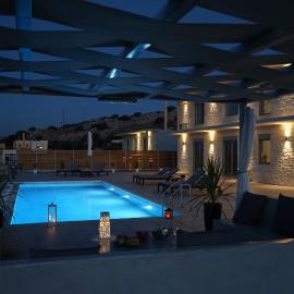 Eva Villas West with infinity pool & and panoramic sea view, hotel di Yeránion