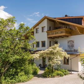 Steinkellerhof, Hotel in Völlan