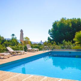 Villa Altozano with pool, barbeque, large garden, and fantastic sea views, hotel u Benidormu