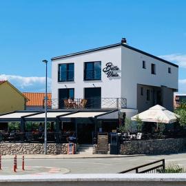 Apartmani Bella Vista, hotel in Njivice
