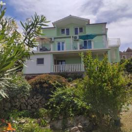 Apartman Lapis، فندق في Savar