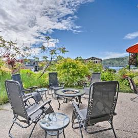 Lake Chelan Home in Private Community w/ Lake View, hotel u gradu 'Manson'