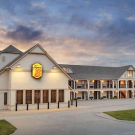 Super 8 by Wyndham City of Moore: Moore şehrinde bir otel