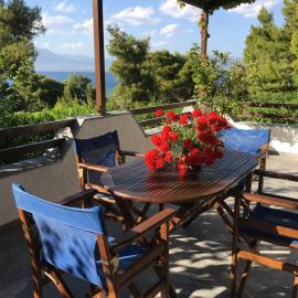 ILIOCHARI sea view apartments Oropos - Kalamos，位于卡拉莫斯的酒店