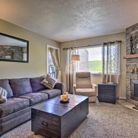 Condo w/ Pool & Grill Access ~ 4 Mi to Gatlinburg!