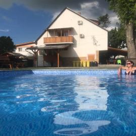 Famvarga Apartmanház, hotel i Balatonfenyves