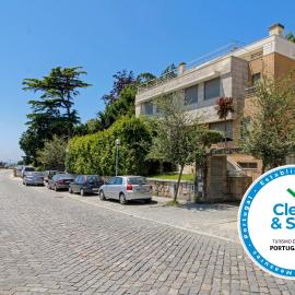 Villa Luzya - House with City Views & Balcony