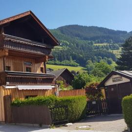 Chalet am Park with Hottub, hotel a Piesendorf