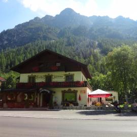 Pension Nina & Gasthof Alpenrose, hotel in Gschnitz