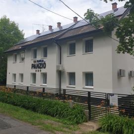 Kid Família Panzió Balatonszárszó، فندق في بالاتونسزارسكو
