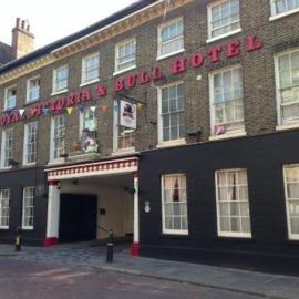 The Royal Victoria & Bull Hotel, hótel í Rochester