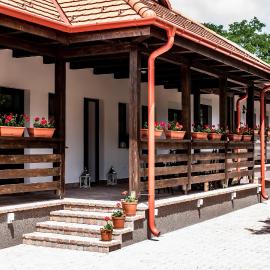 Boróka Vendégház Tóalmás, отель в городе Tóalmás