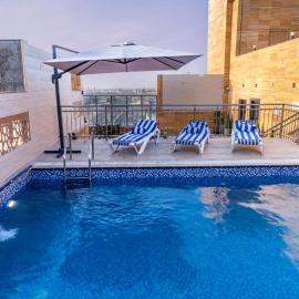Iridium 70 Hotel