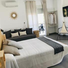 Habitaciones Turísticas - La Tarayuela, hotel in Barbate