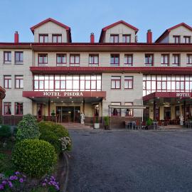 Hotel Piedra, hotel di Perlora