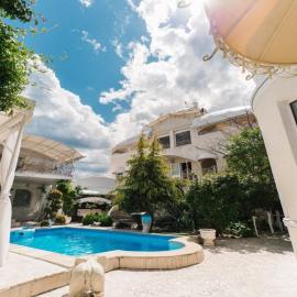 Farneliya club-hotel, Hotel in Tschornomorsk