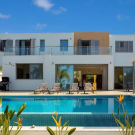 Limni Beach Villa - Beachfront Four Bedroom Luxury Villa