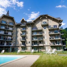 Grand Panorama T2 avec piscine aux pieds des télécabines