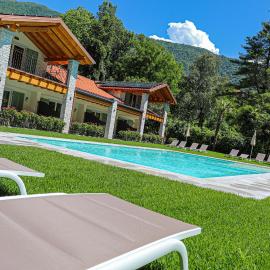 House & Pool, хотел в Мергоцо