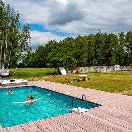 Nowa Wola 58 - 200qm appartment in a small village, with pool, sauna and big garden, hotel in Rusiec