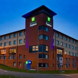 Holiday Inn Express London Luton Airport by IHG: Luton şehrinde bir otel