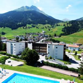 Penthouse Tgesa Tgampi T33, hotel u gradu Savognin