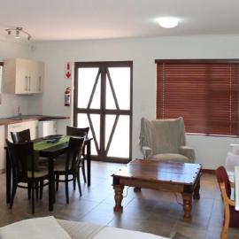 12 on Beach Guest House, hotel in Saldanha
