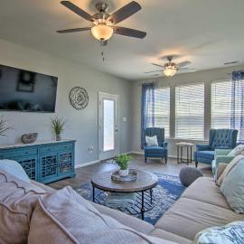 5 Mi to Bethany Beach Boardwalk: Home w/ Patio!, hotel i Millville