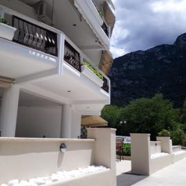 Studios Souropanis, hotel sa Kamena Vourla