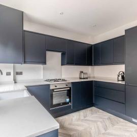 Charming cottage in WINDSOR - WALK TO CASTLE &SHOPS! - By Tempstay