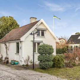 Guesthouse close to the beaches in Höllviken, hotel in Höllviken